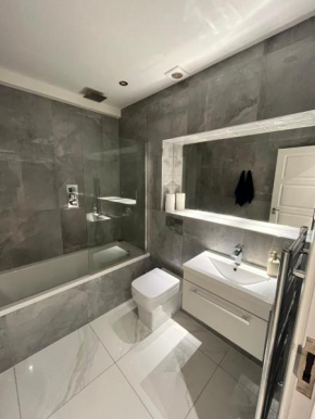 Stylish London Apartment - Stratford near ABBA Voyage, O2 Greenwich, London Stadium and Westfield Shopping Centre